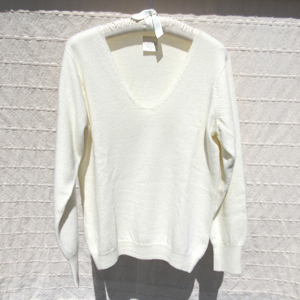 worsted fine-gauge v-neck sweater white