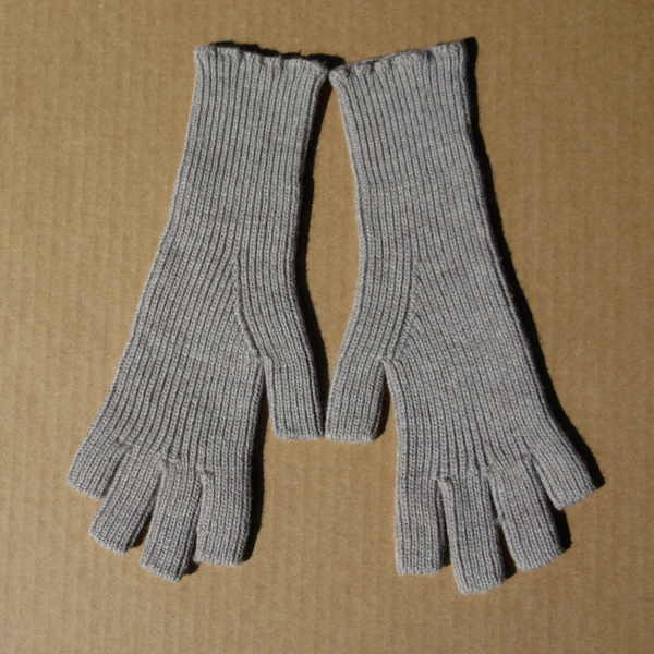worsted 1 x 1 Rib fingerless glove heavier weight medium gray